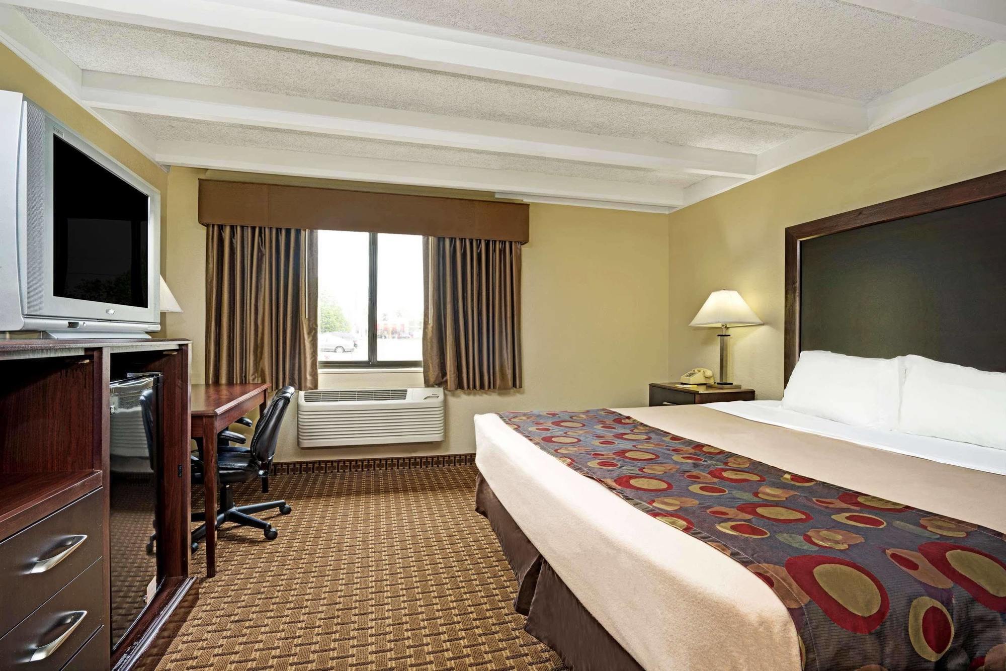 Days Inn By Wyndham Bloomington West Exterior foto