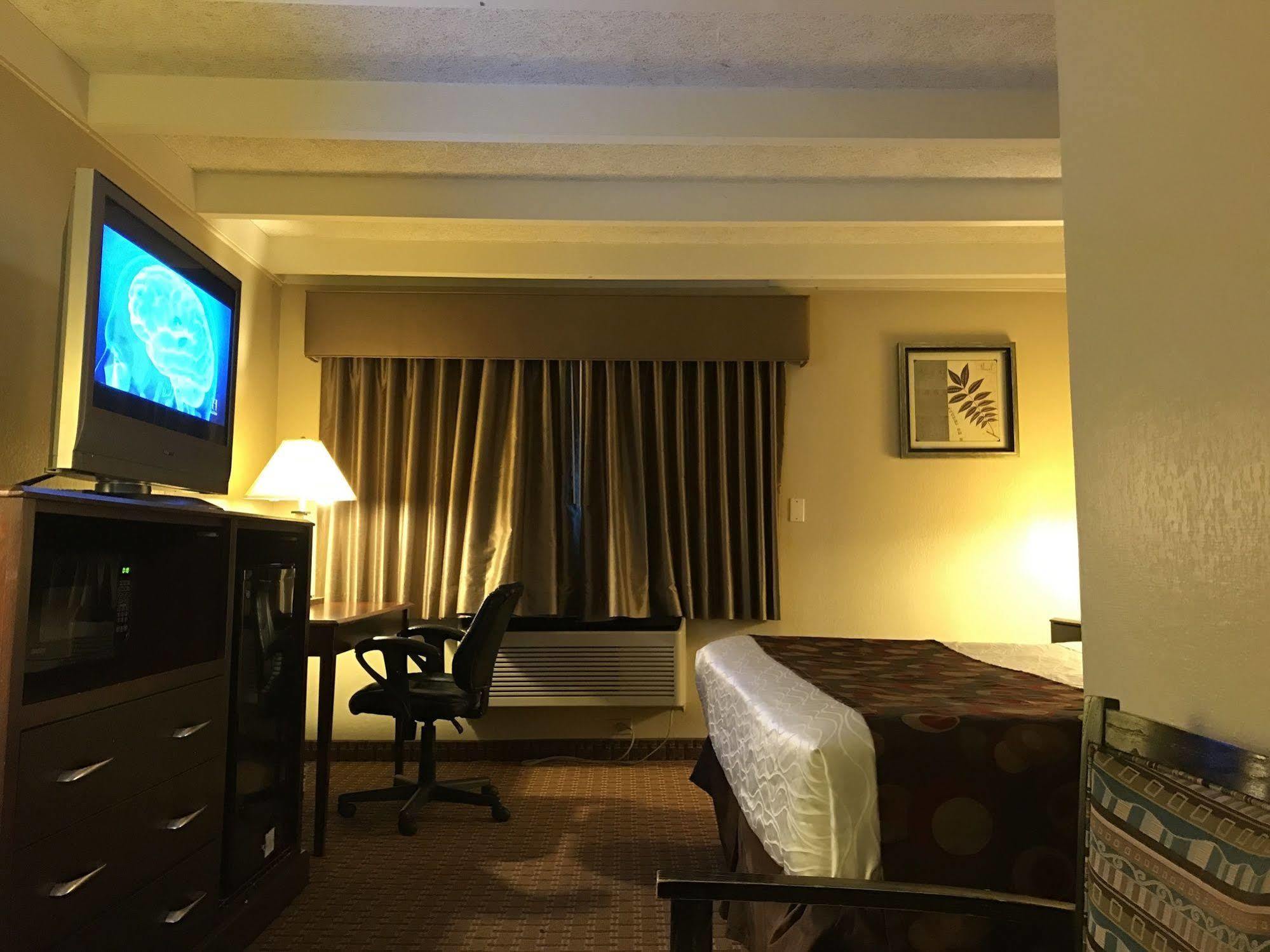 Days Inn By Wyndham Bloomington West Exterior foto